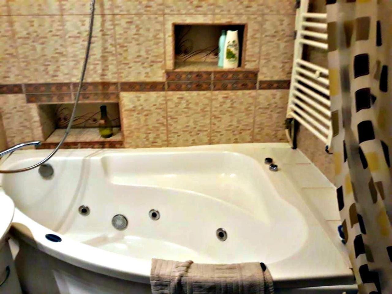 Apartment In The Historical City Center Chernivtsi Εξωτερικό φωτογραφία