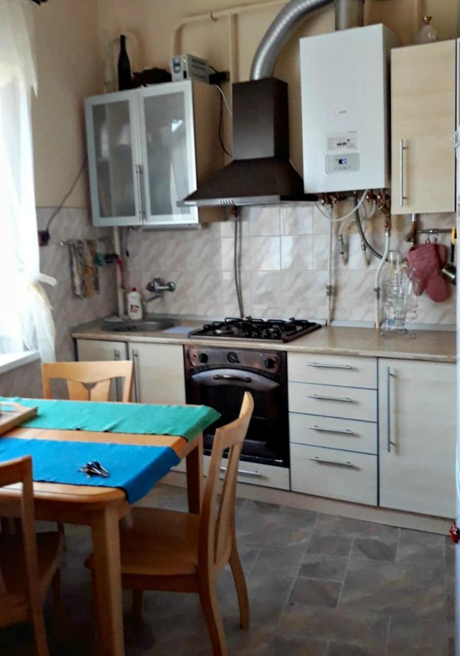 Apartment In The Historical City Center Chernivtsi Εξωτερικό φωτογραφία